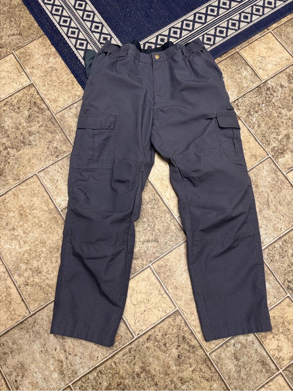 Preowned Men's Gray Cargo Pants Size 36x30 Item #PHK7723